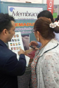 Equipe da Vuelo Pharma em evento sobre feridas no México