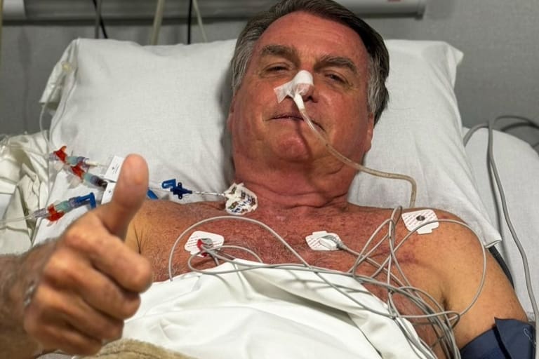 Como estão os cuidados com a pele e cicatrização após a última cirurgia abdominal de Bolsonaro?