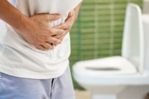 Quando a diarreia não passa: entenda causas e caminhos com acolhimento
